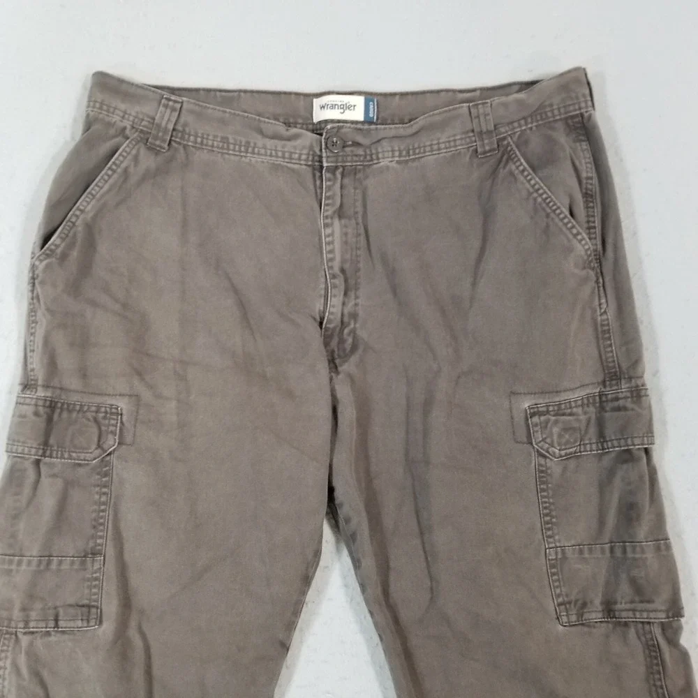 Wrangler cargo hiking pants men's 42 x 30 brown cotton Outdoor Adventure